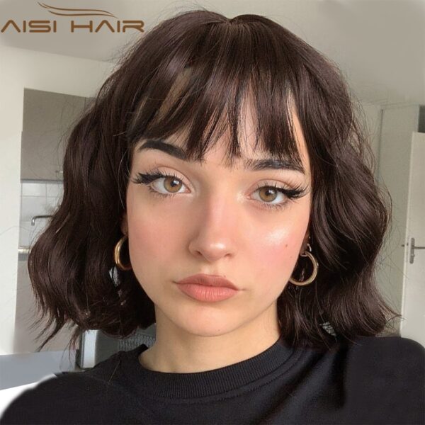 AISI HAAR Kurze Wellenförmige Synthetische Perücken mit Pony für Frauen Natürliche Braun Gemischt Schwarz Haar Bob Perücke Täglichen Haar Wärme beständig Faser
