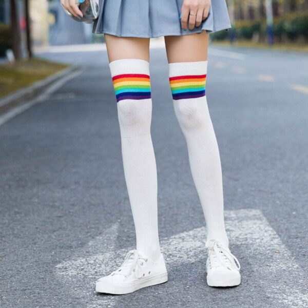 Frühling Herbst Japanischen Regenbogen Nette Student Socken Streifen Süße Oberschenkel Knie Socken Mode Wilden Frauen Strümpfe Hohe Qualität