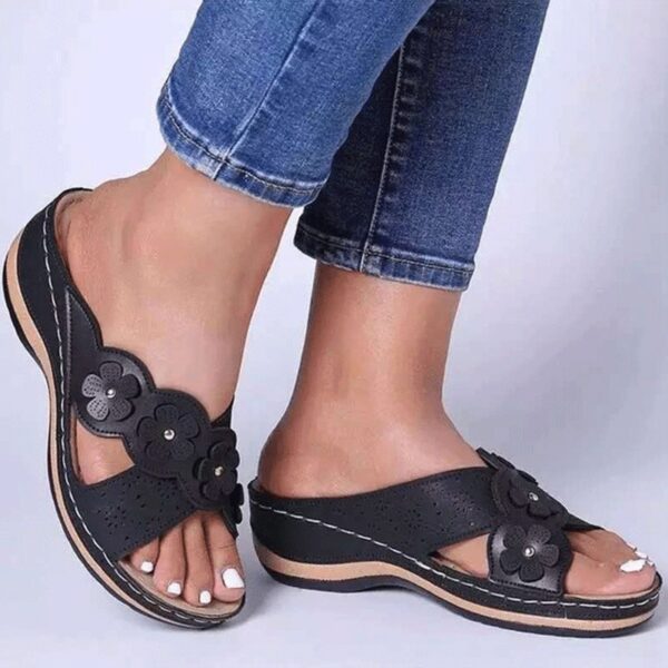 Frauen Hausschuhe Keile Sommer Schuhe Frauen Plus Größe Rutschen Weibliche Sommer Sandalen Heels Chausson Femme 2021 Casual Sommer Hausschuhe