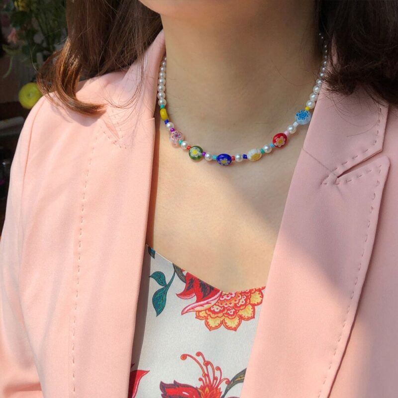 HUANZHI 2020 Neue Bunte Transparente Acryl Runde bead Blumen Anhänger Daisy Halskette für Frauen Mann Urlaub Paar Schmuck – Bild 5