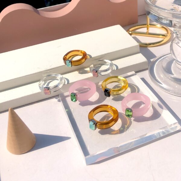 HUANZHI 2020 Neue Transparent Acryl Bunte Rechteck Strass Minimalistischen Geometrie Ringe für Frauen Mädchen Schmuck