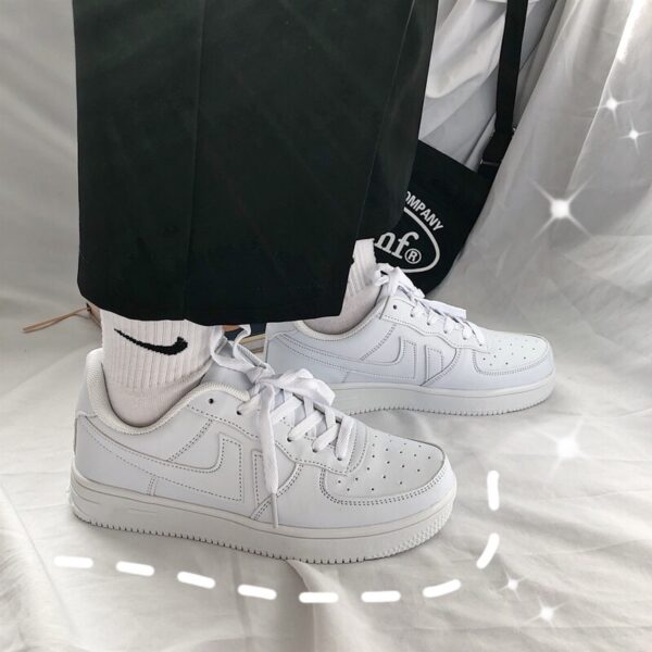 LLUUMIU Vulkanisieren Schuhe frauen Flache Plattform Schuhe große Größe 44 Skate Schuhe Frau Ins freizeit Neue Chic Frauen Flut Niedrigen top Turnschuhe