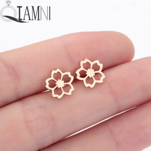 QIAMNI Charming Kirsche Blume Stud Ohrring Geburtstag Geschenk Winzigen Flora Rose Ohrring Edelstahl Schmuck Pendientes Brincos