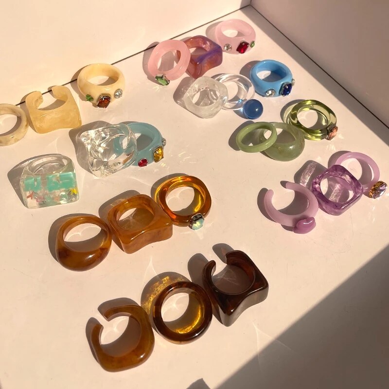 HUANZHI 2021 Neue Bunte Transparente Harz Acryl Strass Geometrische Platz Runde Ringe Set für Frauen Schmuck Reise Geschenke – Bild 2